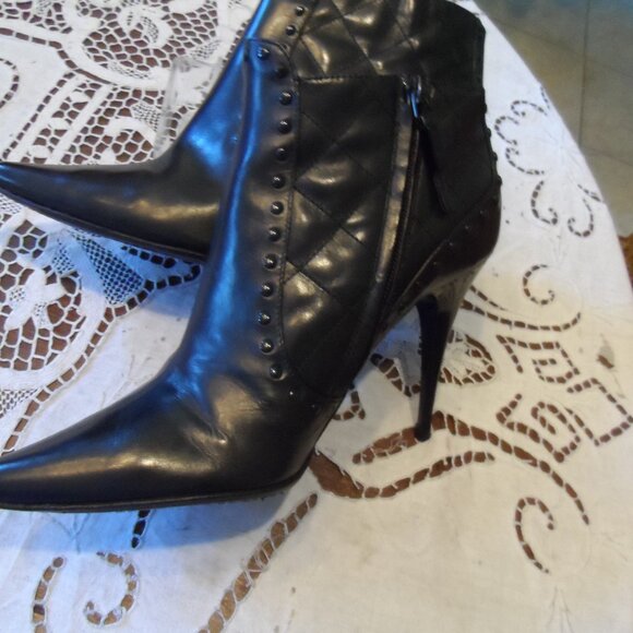 Burberry Black Calf Leather Quilted Ankle Heeled Boots Size 39B - Picture 9 of 16